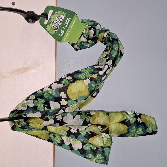 ☘️ Set of 2 Shamrock scarves for St. Patrick's Day. One NWT. Scarf set. - Picture 10 of 11